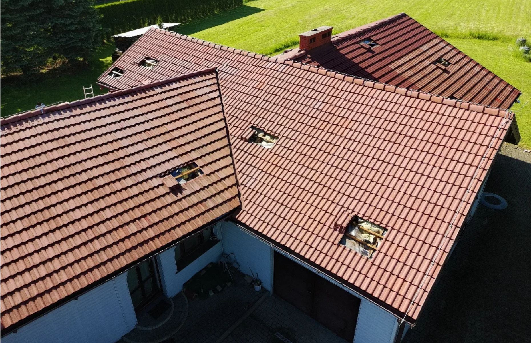 naprawa dachu po kunie w Łodzi